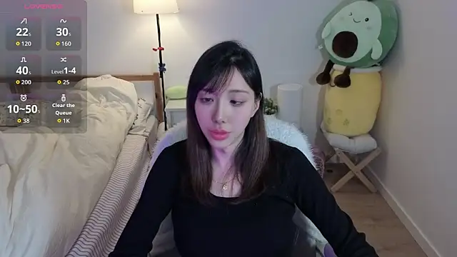 joycemilka online show from April 2026 12:05:02 PM