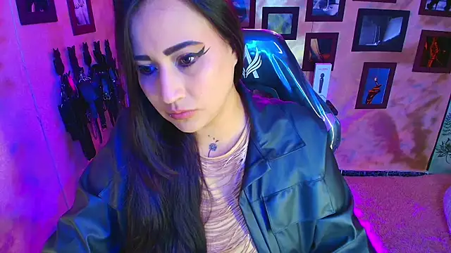 cherryy bombshelll online show from January 2026 04:56:01 PM