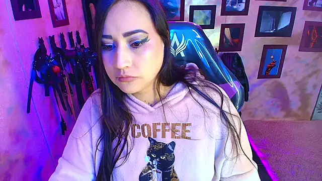 Snapshot of cherryy_bombshelll chatting on February 2026 06:11:02 PM cherryy bombshelll online show from February 2026 06:11:02 PM