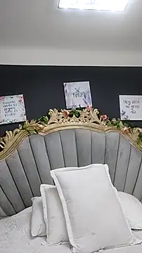 Snapshot of LindaBird chatting on March 2025 10:27:02 PM LindaBird online show from March 2025 10:27:02 PM