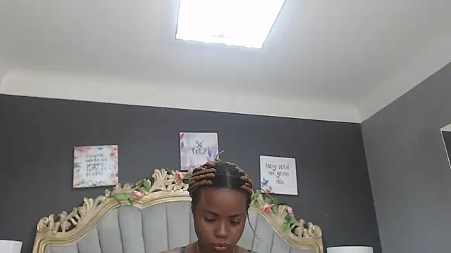 Snapshot of LindaBird chatting on March 2025 11:08:02 AM LindaBird online show from March 2025 11:08:02 AM