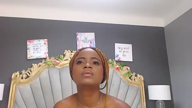 Snapshot of LindaBird chatting on March 2025 02:32:02 PM LindaBird online show from March 2025 02:32:02 PM