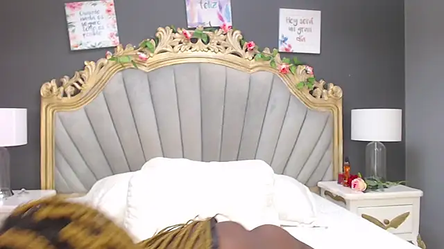 Snapshot of LindaBird chatting on March 2025 05:36:01 PM LindaBird online show from March 2025 05:36:01 PM