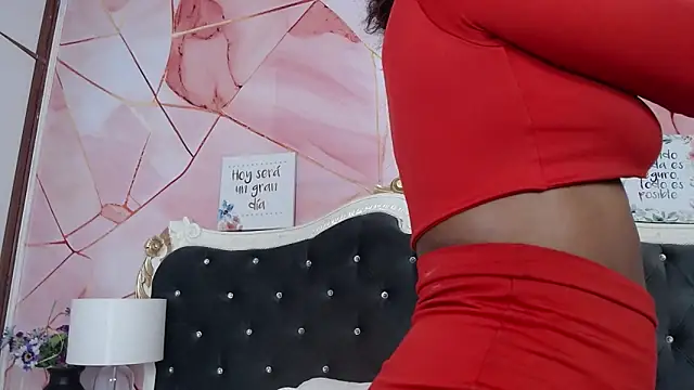 Snapshot of LindaBird chatting on November 2025 08:52:02 PM LindaBird online show from November 2025 08:52:02 PM