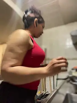 Carola-Ross online show from October 2025 06:26:01 PM