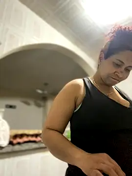 Carola-Ross online show from October 2025 06:43:01 PM