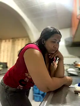 Snapshot of Carola-Ross chatting on December 2025 05:11:02 PM Carola-Ross online show from December 2025 05:11:02 PM