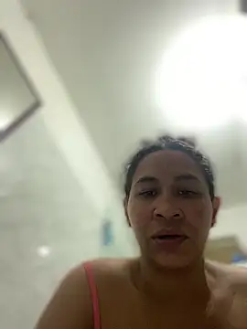 Snapshot of Carola-Ross chatting on December 2025 05:29:01 PM Carola-Ross online show from December 2025 05:29:01 PM