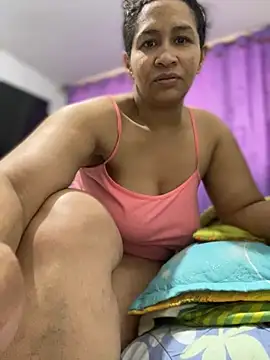 Snapshot of Carola-Ross chatting on December 2025 04:58:02 PM Carola-Ross online show from December 2025 04:58:02 PM