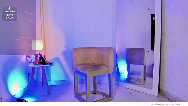 Snapshot of Emylyjonhs chatting on February 2026 08:03:02 PM Emylyjonhs online show from February 2026 08:03:02 PM