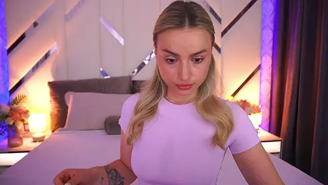 Snapshot of LindsieGreyy chatting on July 2026 12:46:02 PM LindsieGreyy online show from July 2026 12:46:02 PM
