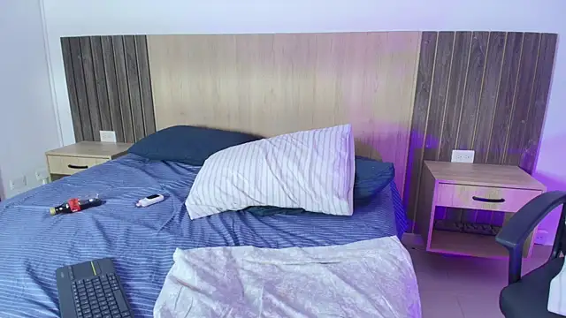 Mia cm online show from March 2025 05:01:02 AM