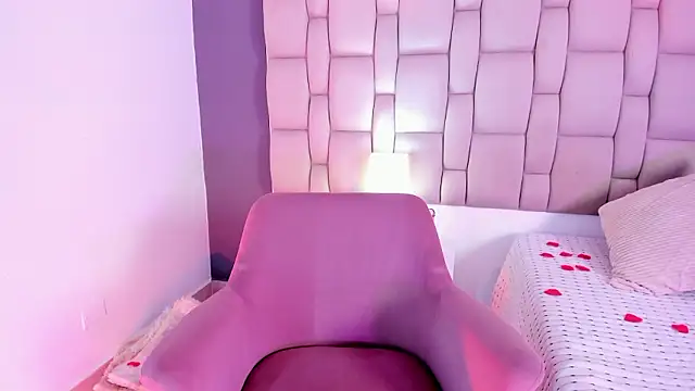 Mia cm online show from February 2026 08:05:01 PM