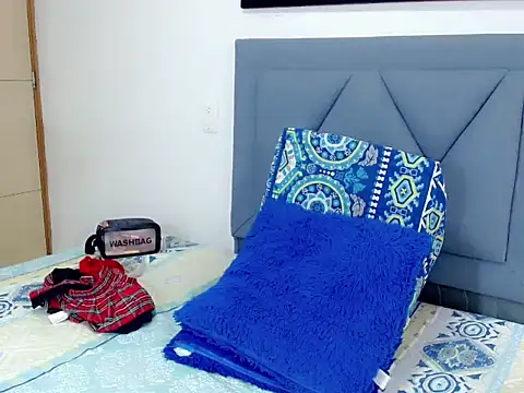 dominic 00 online show from January 2026 08:47:01 PM