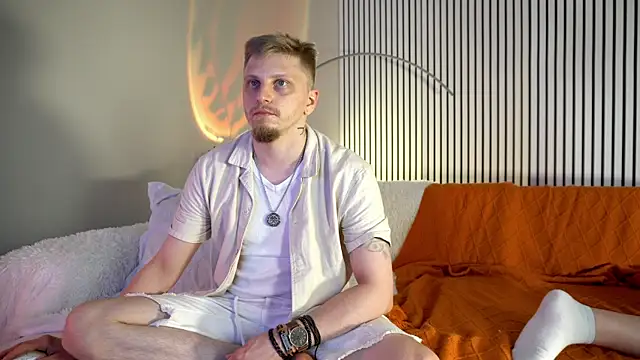 Saint Vicious online show from September 2025 08:10:01 PM