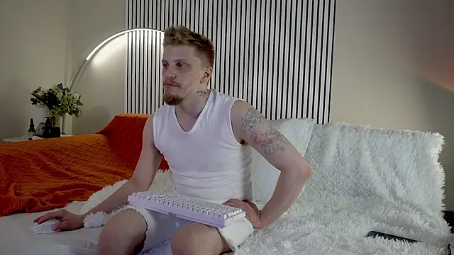 Saint Vicious online show from October 2025 08:15:01 PM