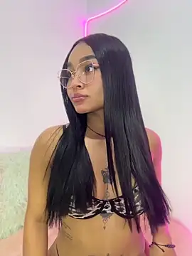 Snapshot of Lynda_Bonnie chatting on April 2026 01:15:02 PM Lynda Bonnie online show from April 2026 01:15:02 PM