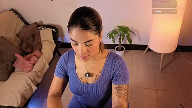 Maryybellax online show from April 2026 10:51:02 PM