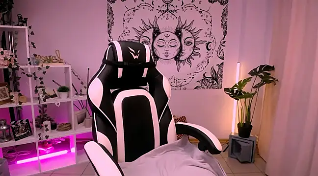 EllySunlover online show from March 2025 03:00:01 AM