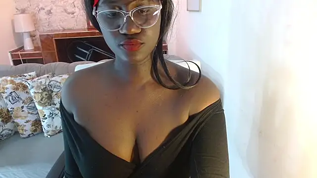 Snapshot of shanntall_tk chatting on February 2025 03:53:01 PM shanntall tk online show from February 2025 03:53:01 PM