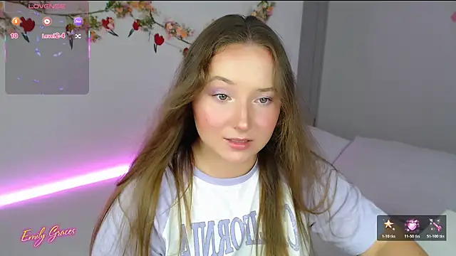 Snapshot of EmilyxxGraces chatting on July 2026 11:51:01 PM EmilyxxGraces online show from July 2026 11:51:01 PM