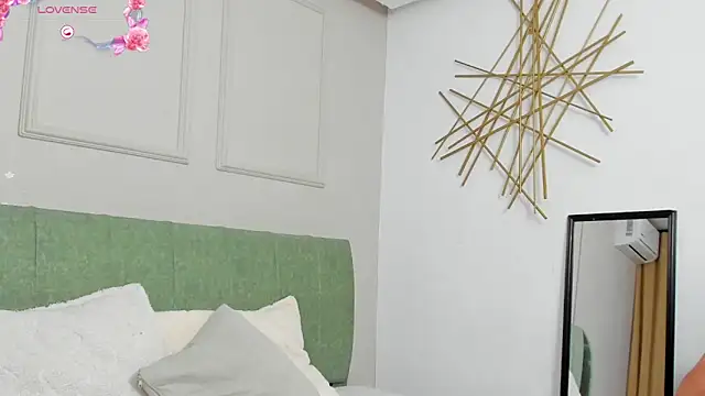 Snapshot of elizabeth_20 chatting on October 2025 07:03:02 PM elizabeth 20 online show from October 2025 07:03:02 PM