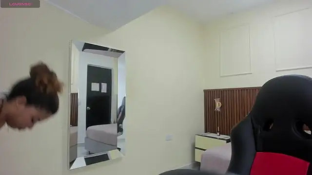 MELINAMARTINS online show from October 2025 01:19:01 PM