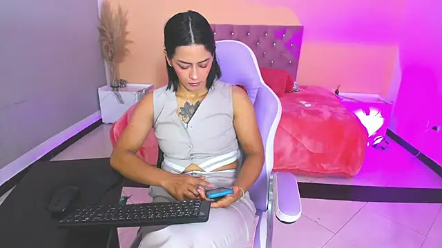 cristal crossfitx online show from December 2025 10:19:01 AM