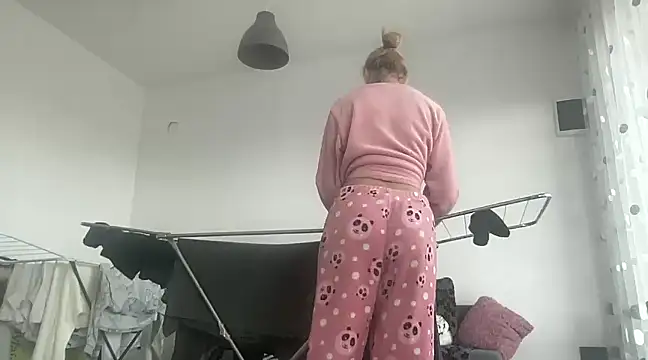 sarrah rossy online show from February 2025 01:37:02 PM