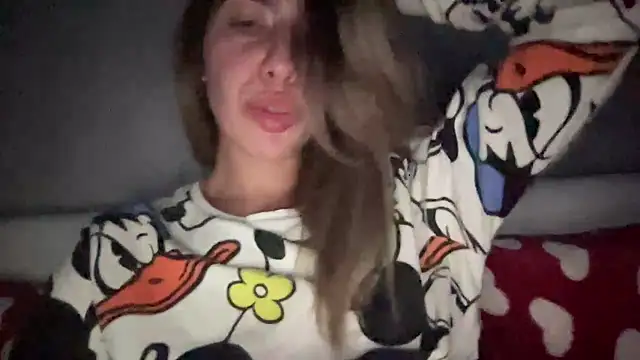 sarrah rossy online show from November 2025 09:39:02 PM