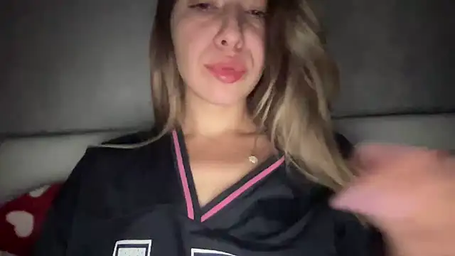 sarrah rossy online show from November 2025 11:19:02 PM