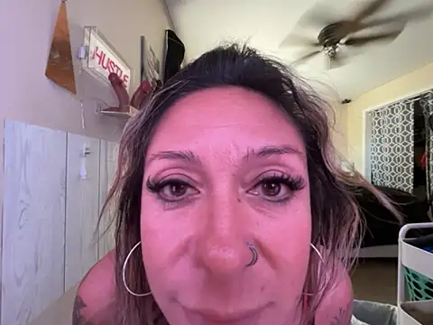 bossyroxy84 online show from October 2025 05:13:02 PM