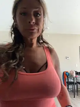 bossyroxy84 online show from July 2026 03:05:01 PM