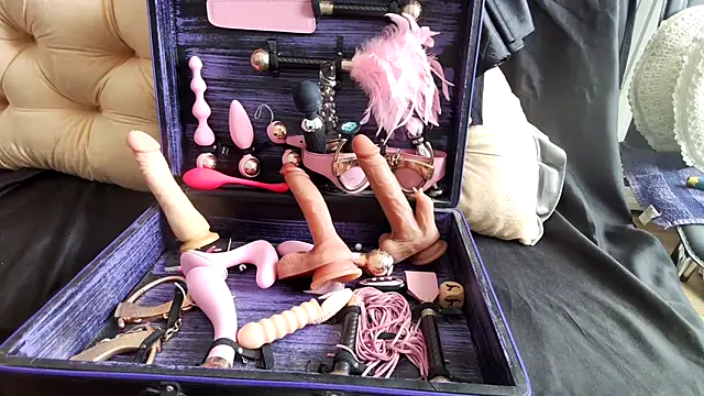 Chanel Noire online show from March 2025 12:55:01 PM