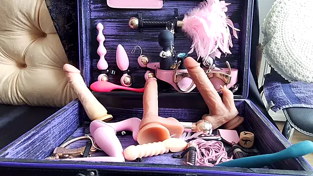 Chanel Noire online show from March 2025 01:17:02 PM