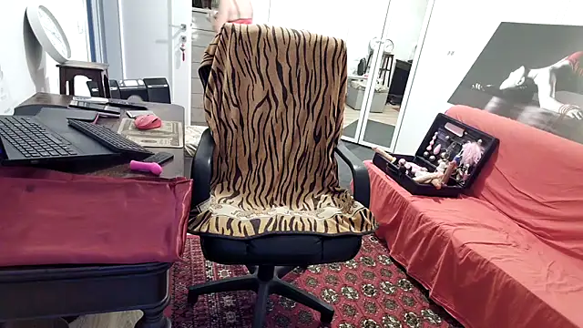 Chanel Noire online show from September 2025 02:51:01 PM