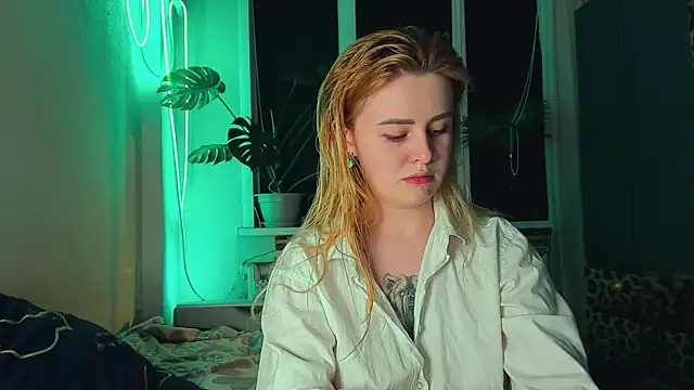 Alexa Pirs online show from March 2025 09:54:02 PM