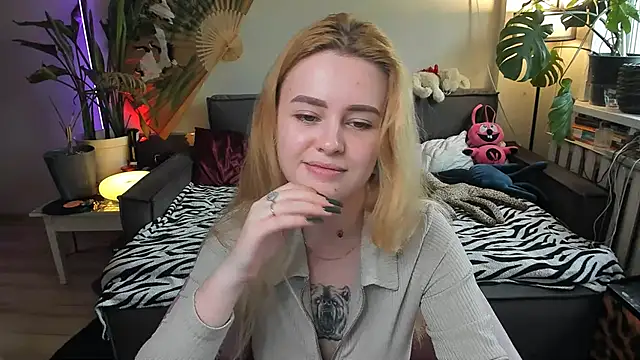 Alexa Pirs online show from April 2026 01:11:01 PM