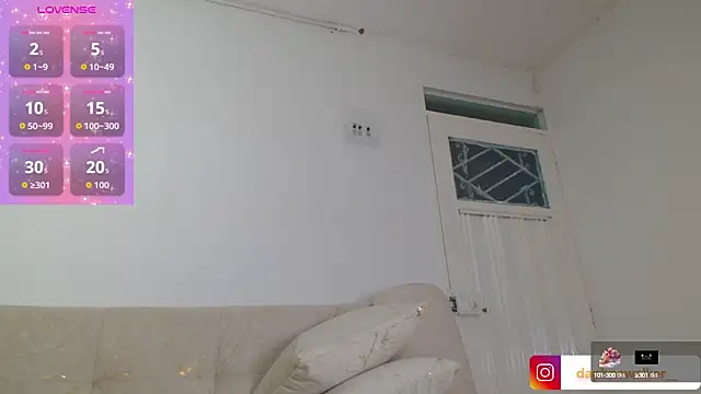 Daphnewalker   online show from October 2025 10:35:01 AM