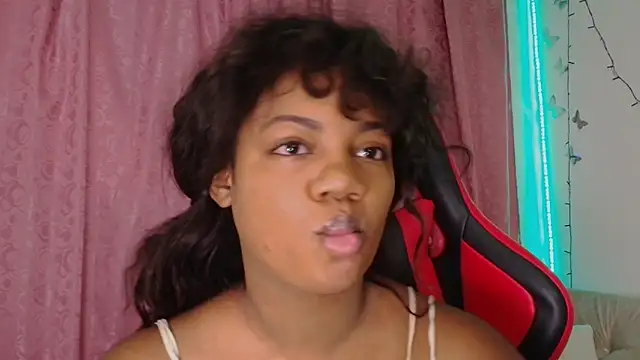 Snapshot of Daphnewalker__ chatting on December 2025 11:59:02 AM Daphnewalker online show from December 2025 11:59:02 AM