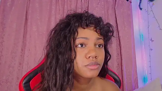 Snapshot of Daphnewalker__ chatting on December 2025 11:27:02 AM Daphnewalker online show from December 2025 11:27:02 AM