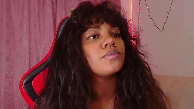 Snapshot of Daphnewalker__ chatting on December 2025 11:12:01 PM Daphnewalker online show from December 2025 11:12:01 PM