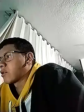 Luiyi1997 online show from March 2025 04:49:02 AM