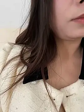 Snapshot of jinj-a chatting on February 2025 04:33:01 PM jinj-a online show from February 2025 04:33:01 PM