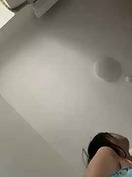 Snapshot of jinj-a chatting on February 2025 04:04:01 AM jinj-a online show from February 2025 04:04:01 AM