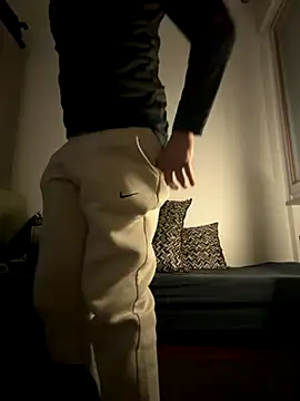 yaxxx03 online show from November 2025 07:24:01 PM