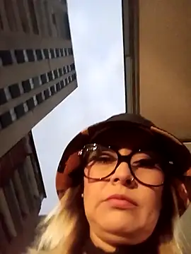 CandieGilson   online show from November 2025 10:41:02 AM