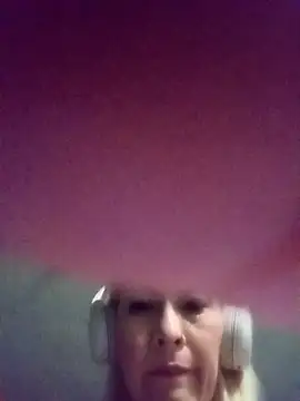 CandieGilson   online show from April 2026 10:20:02 AM