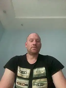 Krzysiekg123 online show from December 2025 01:40:01 PM