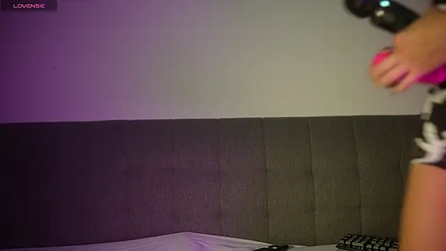 Snapshot of Vaniluu_9 chatting on February 2025 11:45:01 PM Vaniluu 9 online show from February 2025 11:45:01 PM